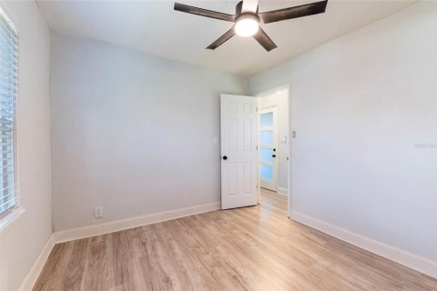 House in Pinellas Park, Florida 2 bedrooms, 93.83 sq.m. № 1914157 - photo 11