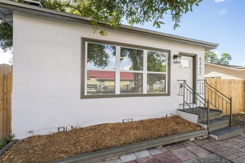 House in Pinellas Park, Florida 2 bedrooms, 93.83 sq.m. № 1914157 - photo 2