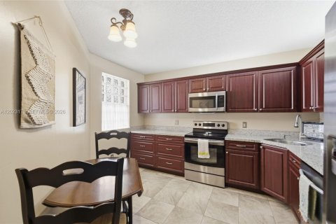 Condominio en venta en Coconut Creek, Florida, 2 dormitorios, 99.41 m2 № 2244002 - foto 11
