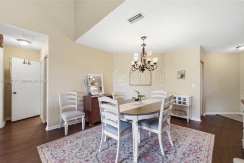 Condominio en venta en Coconut Creek, Florida, 2 dormitorios, 99.41 m2 № 2244002 - foto 2