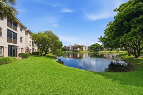 Condominio en venta en Coconut Creek, Florida, 2 dormitorios, 99.41 m2 № 2244002 - foto 24