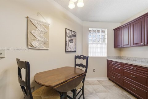 Condominio en venta en Coconut Creek, Florida, 2 dormitorios, 99.41 m2 № 2244002 - foto 9