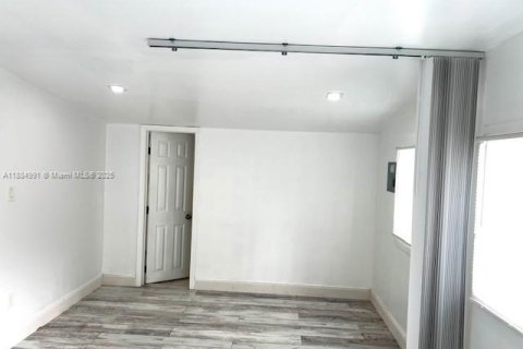Villa ou maison à louer à Davie, Floride: 1 chambre, 118.91 m2 № 1939107 - photo 9