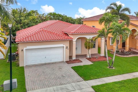 Casa en venta en Miramar, Florida, 4 dormitorios, 162.67 m2 № 1944718 - foto 1