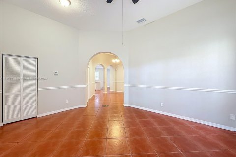 Casa en venta en Miramar, Florida, 4 dormitorios, 162.67 m2 № 1944718 - foto 4