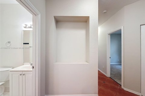 Casa en venta en Miramar, Florida, 4 dormitorios, 162.67 m2 № 1944718 - foto 27