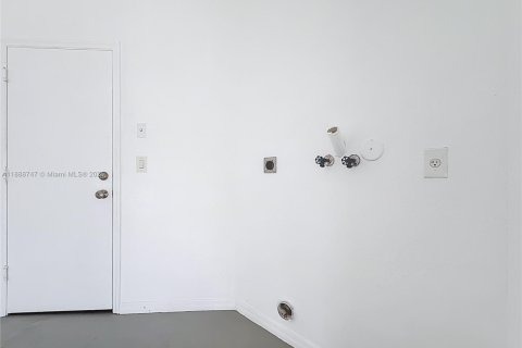 Casa en venta en Miramar, Florida, 4 dormitorios, 162.67 m2 № 1944718 - foto 28