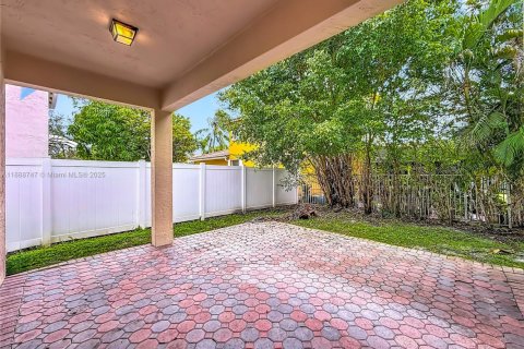 Casa en venta en Miramar, Florida, 4 dormitorios, 162.67 m2 № 1944718 - foto 30