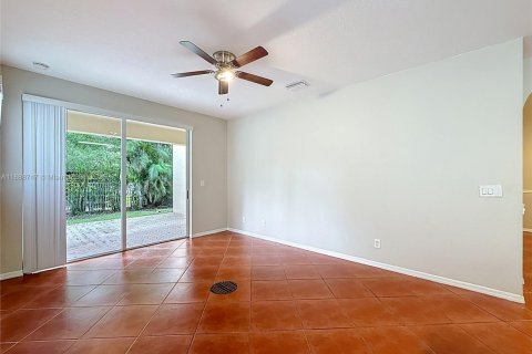 Casa en venta en Miramar, Florida, 4 dormitorios, 162.67 m2 № 1944718 - foto 11