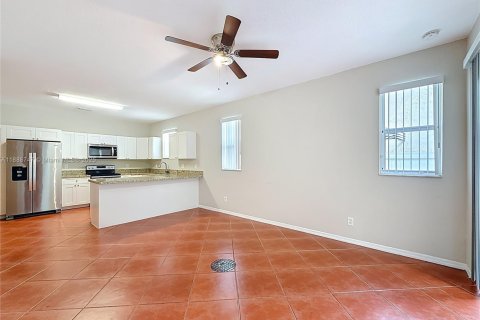 Casa en venta en Miramar, Florida, 4 dormitorios, 162.67 m2 № 1944718 - foto 13