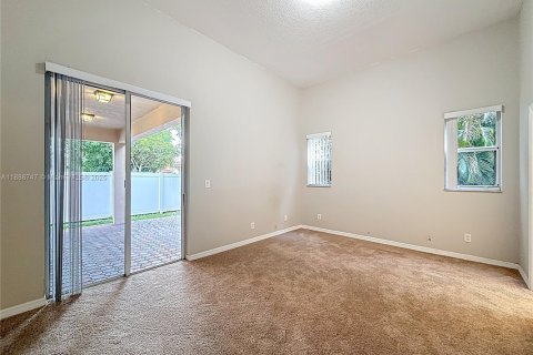 Casa en venta en Miramar, Florida, 4 dormitorios, 162.67 m2 № 1944718 - foto 17