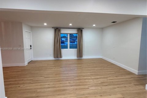 Villa ou maison à louer à Cutler Bay, Floride: 3 chambres, 134.15 m2 № 2375356 - photo 22