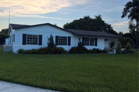 Villa ou maison à louer à Cutler Bay, Floride: 3 chambres, 134.15 m2 № 2375356 - photo 29