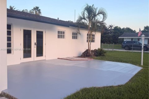 Villa ou maison à louer à Cutler Bay, Floride: 3 chambres, 134.15 m2 № 2375356 - photo 28