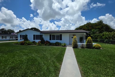 Villa ou maison à Cutler Bay, Floride 3 chambres, 134.15 m2 № 2375356