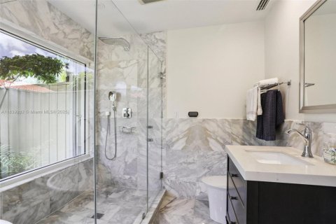 Villa ou maison à vendre à Miami, Floride: 5 chambres, 346.9 m2 № 1962703 - photo 18