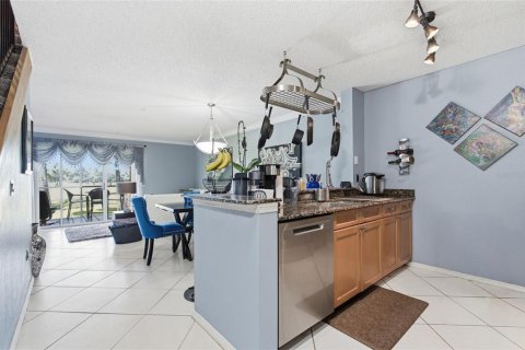 Condo in Clearwater, Florida, 3 bedrooms  № 2237614 - photo 2