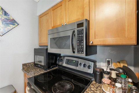 Condo in Clearwater, Florida, 3 bedrooms  № 2237614 - photo 11