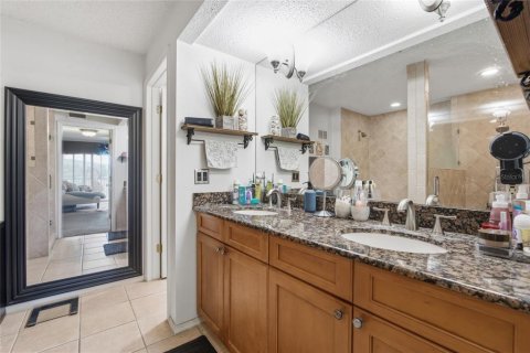 Condo in Clearwater, Florida, 3 bedrooms  № 2237614 - photo 27