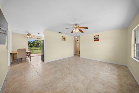 Villa ou maison à vendre à Punta Gorda, Floride: 3 chambres, 108.7 m2 № 2132420 - photo 2