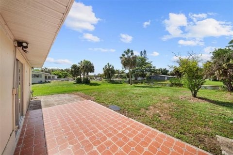 Villa ou maison à vendre à Punta Gorda, Floride: 3 chambres, 108.7 m2 № 2132420 - photo 20