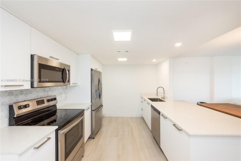 Condominio en alquiler en Key Biscayne, Florida, 2 dormitorios, 117.06 m2 № 1964188 - foto 9