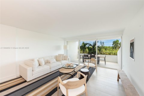 Condominio en alquiler en Key Biscayne, Florida, 2 dormitorios, 117.06 m2 № 1964188 - foto 1