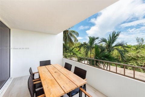 Condominio en alquiler en Key Biscayne, Florida, 2 dormitorios, 117.06 m2 № 1964188 - foto 3