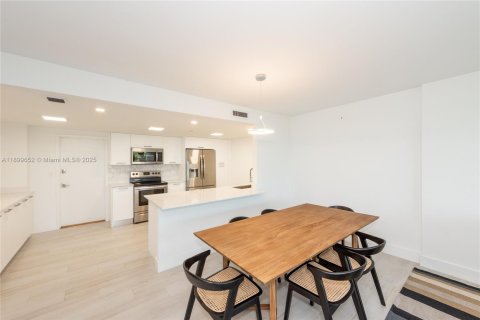 Condominio en alquiler en Key Biscayne, Florida, 2 dormitorios, 117.06 m2 № 1964188 - foto 8