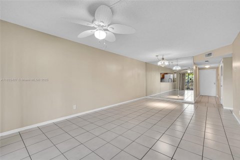 Copropriété à louer à Coral Springs, Floride: 2 chambres, 91.97 m2 № 1813868 - photo 11