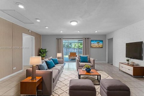 House in Key Largo, Florida 3 bedrooms, 220.92 sq.m. № 1988138 - photo 8