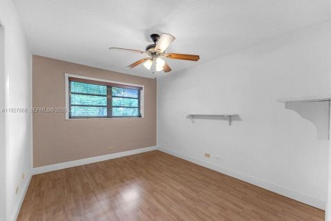 House in Key Largo, Florida 3 bedrooms, 220.92 sq.m. № 1988138 - photo 19