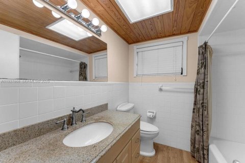 House in Key Largo, Florida 3 bedrooms, 220.92 sq.m. № 1988138 - photo 20