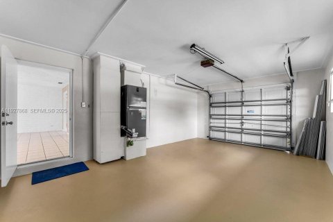 House in Key Largo, Florida 3 bedrooms, 220.92 sq.m. № 1988138 - photo 13