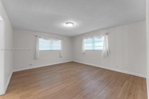 House in Key Largo, Florida 3 bedrooms, 220.92 sq.m. № 1988138 - photo 23