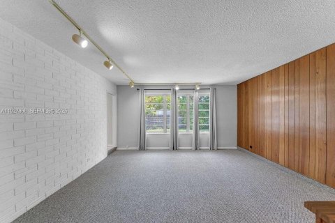 House in Key Largo, Florida 3 bedrooms, 220.92 sq.m. № 1988138 - photo 6