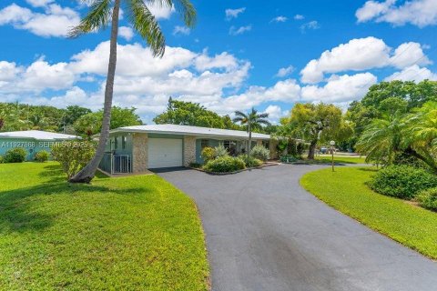 House in Key Largo, Florida 3 bedrooms, 220.92 sq.m. № 1988138 - photo 1