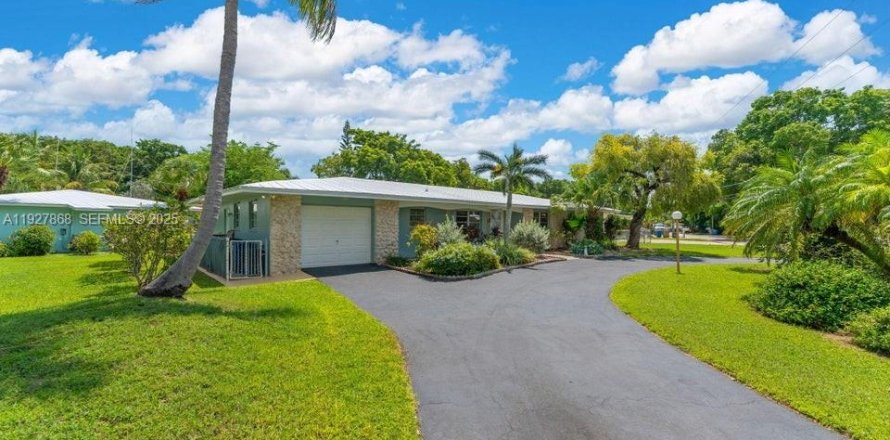 House in Key Largo, Florida 3 bedrooms, 220.92 sq.m. № 1988138