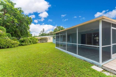 House in Key Largo, Florida 3 bedrooms, 220.92 sq.m. № 1988138 - photo 30