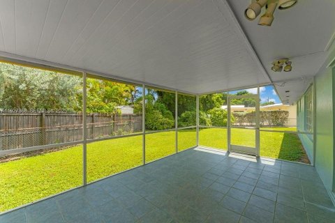 House in Key Largo, Florida 3 bedrooms, 220.92 sq.m. № 1988138 - photo 29