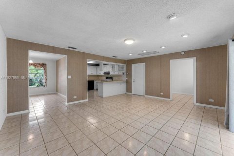 House in Key Largo, Florida 3 bedrooms, 220.92 sq.m. № 1988138 - photo 7