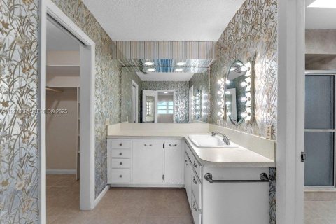 House in Key Largo, Florida 3 bedrooms, 220.92 sq.m. № 1988138 - photo 27