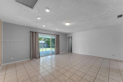 House in Key Largo, Florida 3 bedrooms, 220.92 sq.m. № 1988138 - photo 11