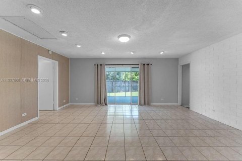 House in Key Largo, Florida 3 bedrooms, 220.92 sq.m. № 1988138 - photo 17