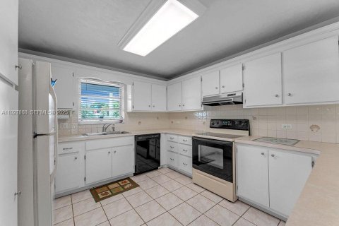 House in Key Largo, Florida 3 bedrooms, 220.92 sq.m. № 1988138 - photo 14