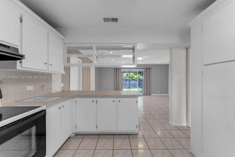 House in Key Largo, Florida 3 bedrooms, 220.92 sq.m. № 1988138 - photo 16