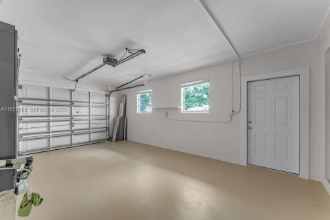 House in Key Largo, Florida 3 bedrooms, 220.92 sq.m. № 1988138 - photo 12