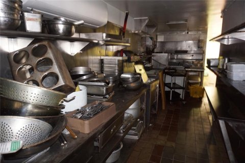 Купить коммерческую недвижимость в Сент-Питерсберг, Флорида 319.03м2, № 2096320 - фото 9