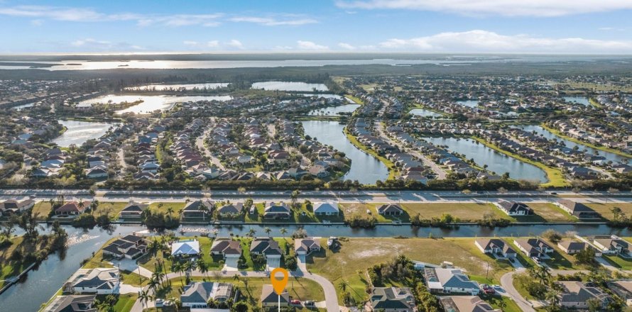 Casa en Cape Coral, Florida 3 dormitorios, 150.97 m2 № 1029516