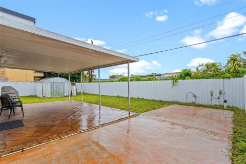 House in Hialeah, Florida 3 bedrooms, 112.04 sq.m. № 2056002 - photo 20